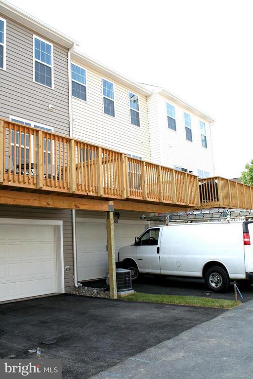 Building Photo - 128 Lullaby Ct