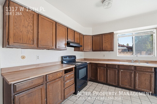 Building Photo - 1317 W 13th Pl