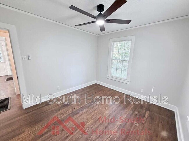 Building Photo - 594 S Graham St