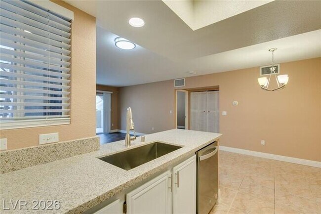 Building Photo - Beautiful Condo in a sought-after Gated Summerlin Community!