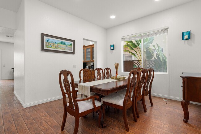 Building Photo - 7116 Torrey Mesa Ct