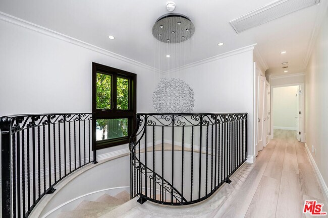 Building Photo - 1600 Benedict Canyon Drive