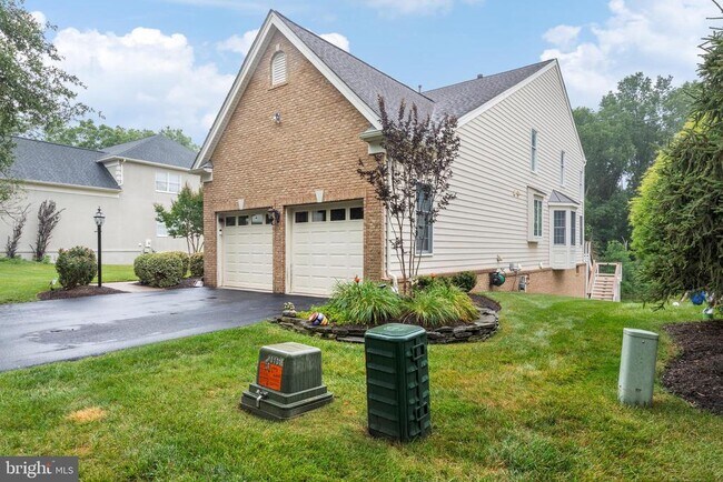 Building Photo - 15292 Golf View Dr
