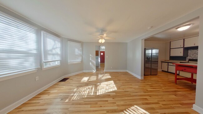 Building Photo - 3 Bedroom Home