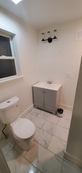 Building Photo - 51 Bowling Ln