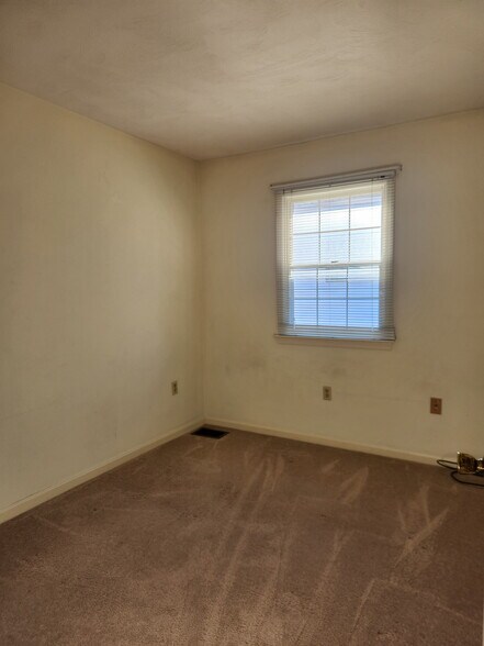 Building Photo - 105 Ridge Ave