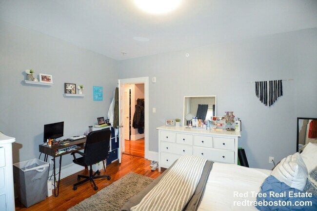 Building Photo - 62 Mapleton St