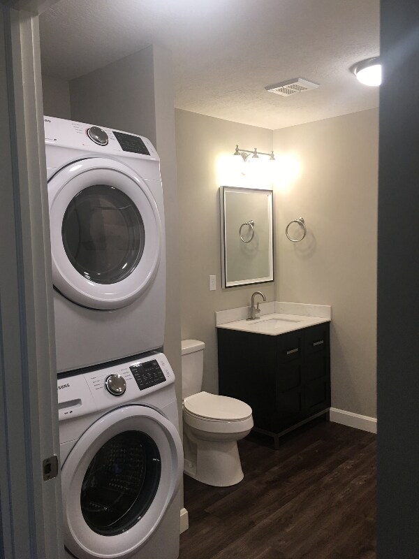 Building Photo - 320 E Main St