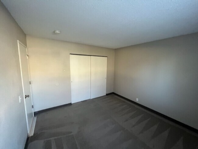 Building Photo - Multi-family Apartment Community