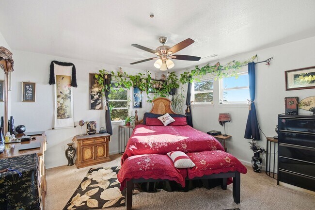 Building Photo - 9028 Burr St