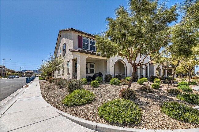 Building Photo - 2983 Duverney Ave