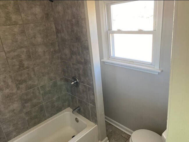 Building Photo - 327 S Main St