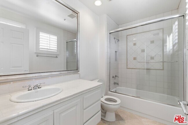 Building Photo - 6003 County Oak Rd