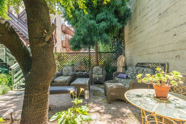 Building Photo - 344a Utah St