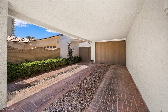 Building Photo - 3027 Bel Air Dr