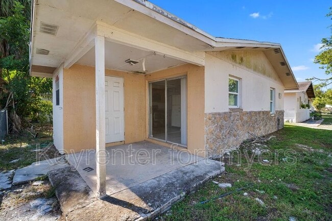 Building Photo - 1706 Cypress Dr