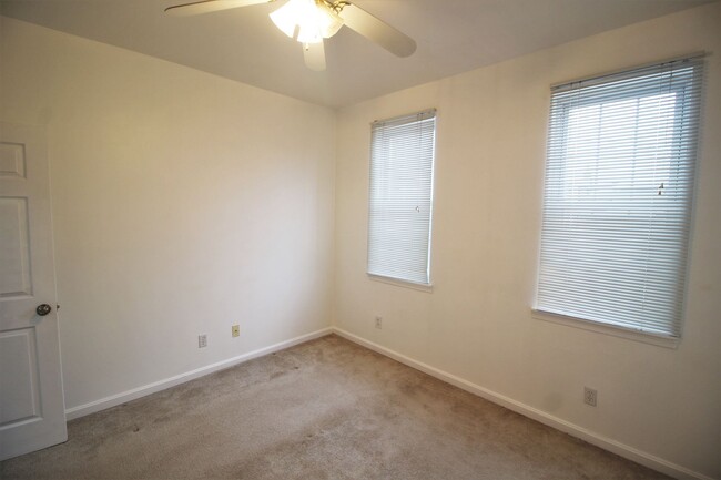 Building Photo - Gorgeous 2bd/1.5 ba Canton townhome. OSP, ...