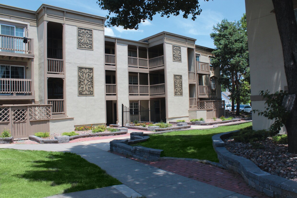 79 Metcalf Overland Park