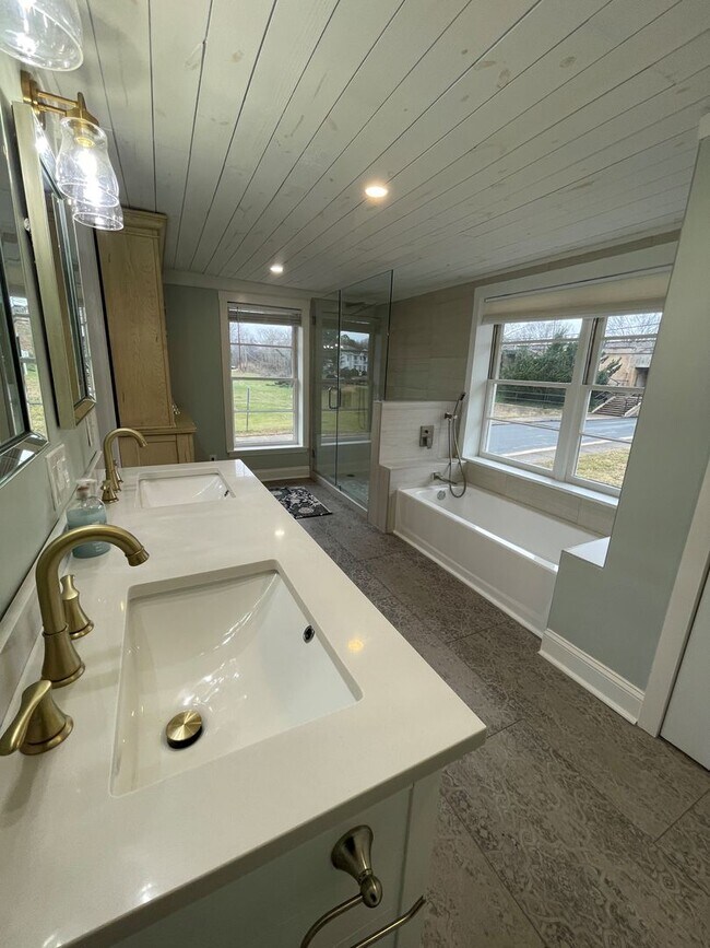 Building Photo - Gorgeous fully furnished home in Cramerton!!