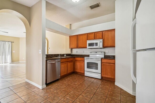 Building Photo - 7956 Carriage Pointe Dr