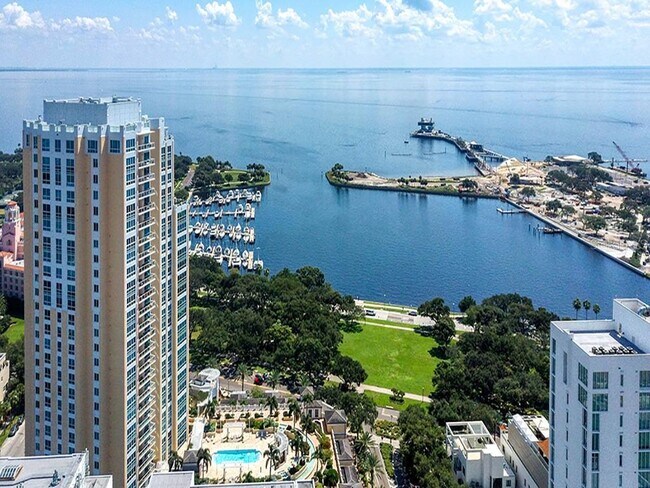Building Photo - 400 Beach Dr NE