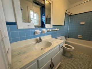 Building Photo - 410 Pell Ave