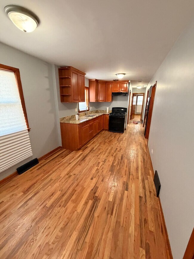 Building Photo - 9109 S Normal Ave