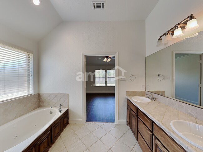 Building Photo - 337 Stanley Dr