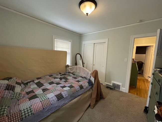 Building Photo - AVAILABLE JULY - 3 BEDROOM/1.5 BATHROOM HOME
