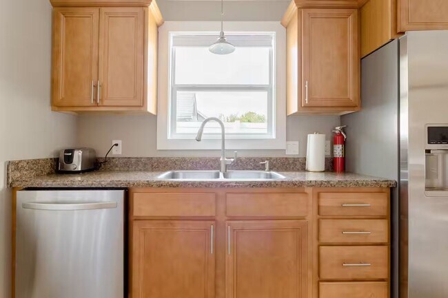 Building Photo - Ideal West Nashville Location!