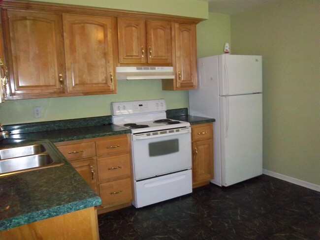 Building Photo - 105 Lealand Dr