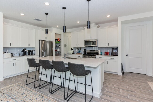 Building Photo - 1525 Stockbridge St