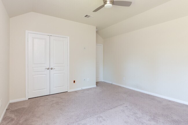 Building Photo - 10 Log House Ct