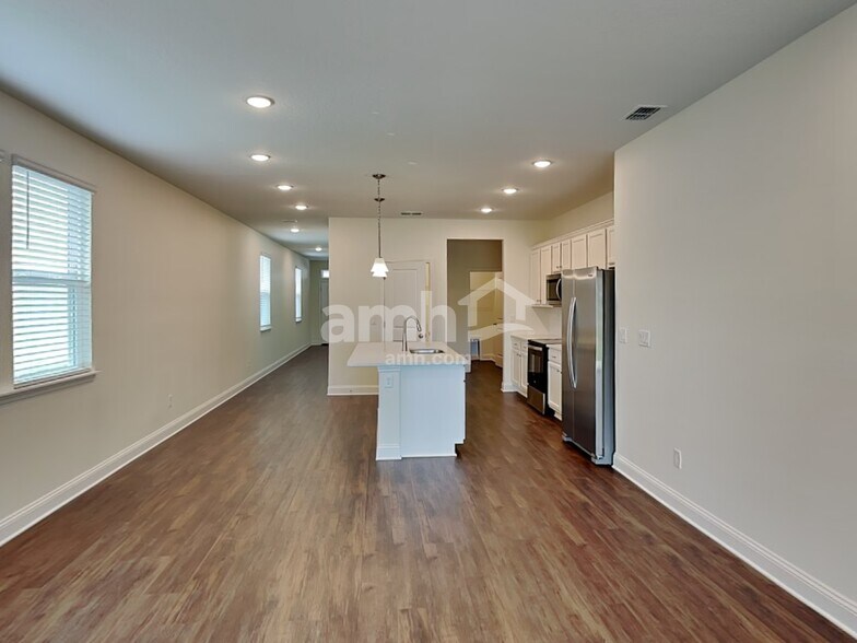 Building Photo - 621 Onate Cir