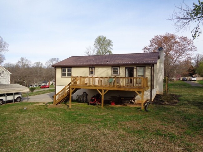 Building Photo - Nice! Updated House with Unfinished Basement-Ready for Move-In