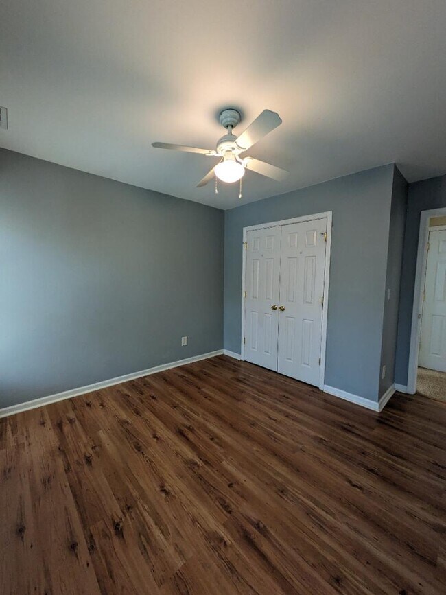 Building Photo - 212 N Honey Springs Ave