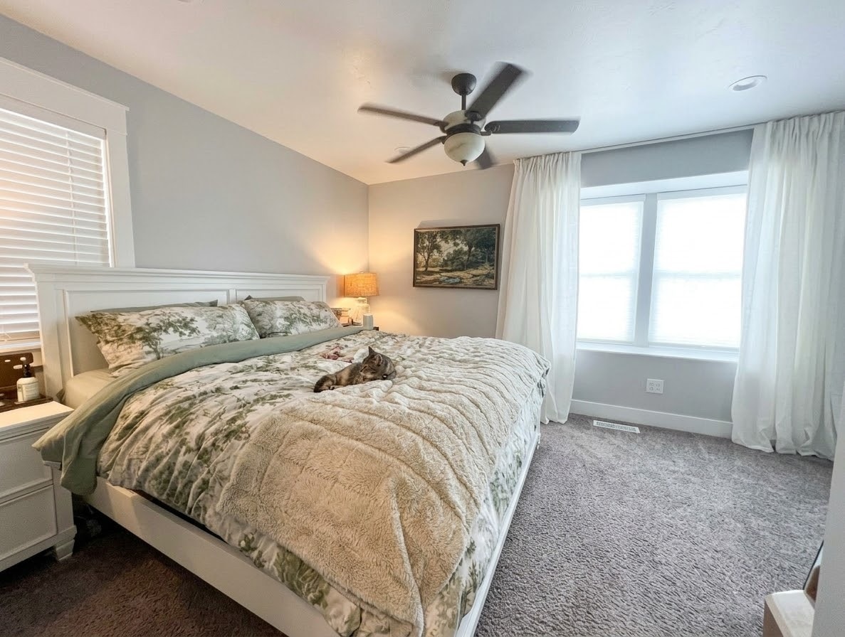 Primary bedroom with walk-in closet - 11718 S Sun Tea Way