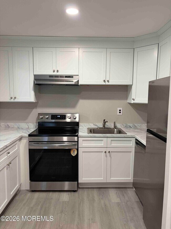Building Photo - 129 Amberly Dr