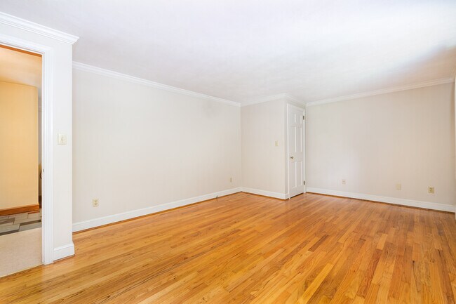 Building Photo - 171 Silver St