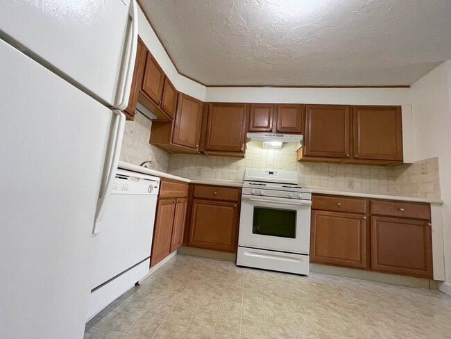 Building Photo - 385 Huse Rd