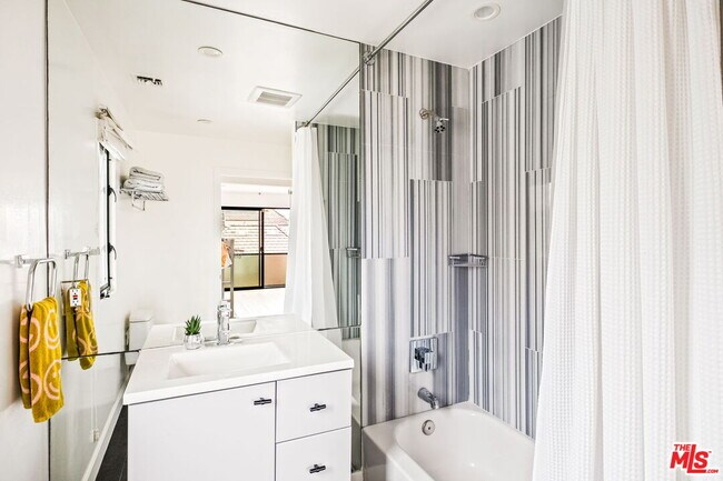 Building Photo - 129 Outrigger Mall