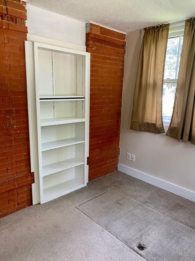 Building Photo - Available for 2026-2027 Fall Pre-Leasing! ...