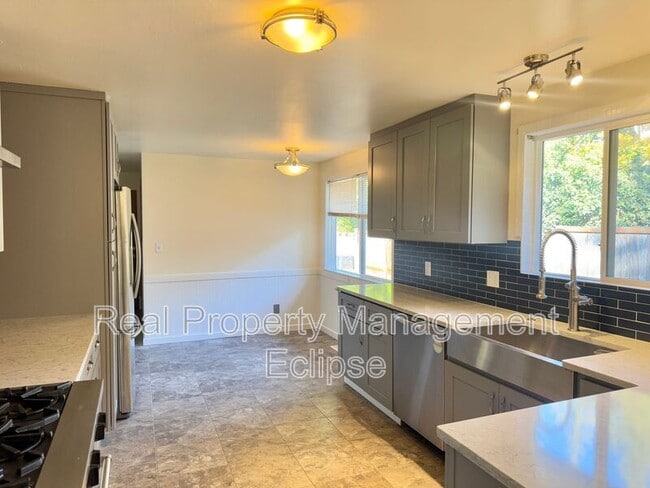 Building Photo - 14722 84th Ave NE