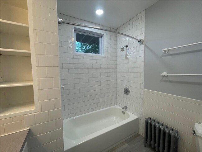 Building Photo - 176 Congdon St