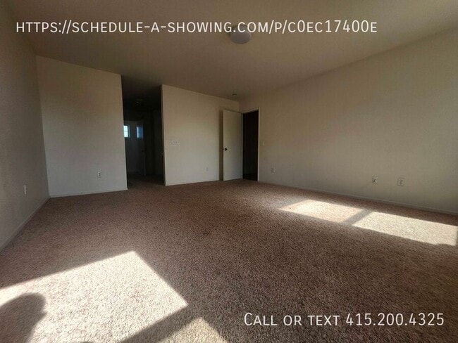 Building Photo - 3947 S Oak View St