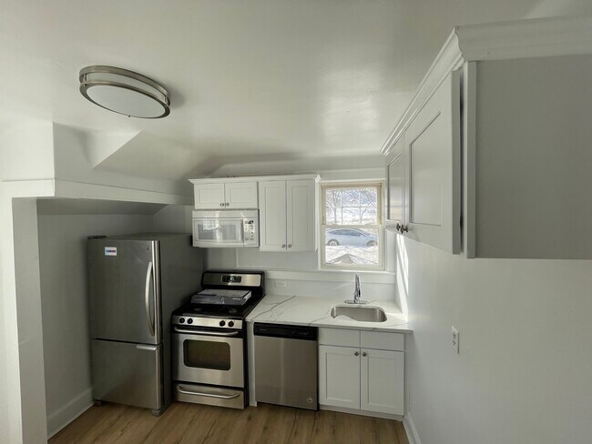 Building Photo - 11 Pearl St