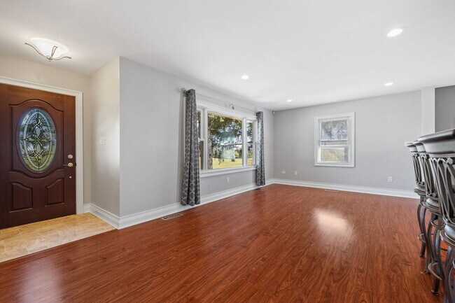 Building Photo - 1352 Smith Rd