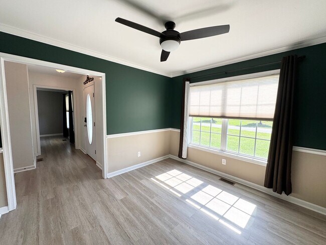 Building Photo - 302 Kingswood Blvd