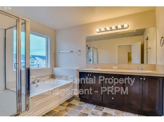 Building Photo - 5113 SE Lone Oak St