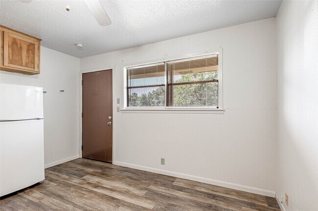 Building Photo - 120 McAdams Ln